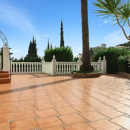 Moderne Violetta Mit Meerblick Und Pool